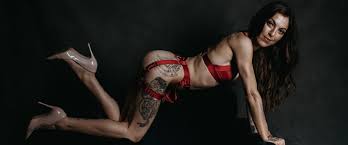 Wollongong private escorts - Scarlet Blue.