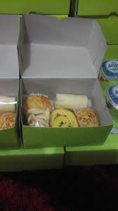 Cara melipat kertas nasi jadi wadah makanan/snack kali ini saya berkreasi membuat model kemasan snack yang bisa jadi. Daftar Harga Snack Box Fauzia Baking Course