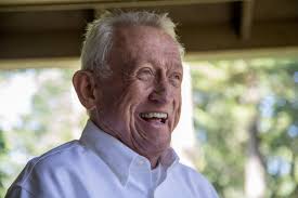 Ralph Munro, longtime WA secretary of state and champion of disability  rights, dies