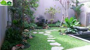 Tinggalkan satu petak yang nantinya akan diisi air untuk kolam minimalis. Inspirasi Taman Belakang Rumah Minimalis Modern