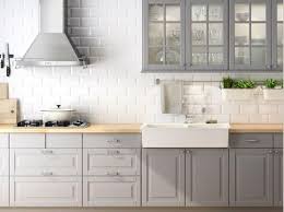 Jakou Byste Zvolili Kuchyne Kitchen Design Light Grey Kitchen Cabinets Grey Kitchen Cabinets