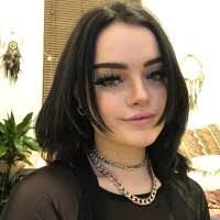 Maxine Hammond's Instagram, Twitter & Facebook