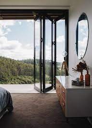 Le store plissé classique est un store intérieur qui vous permet non seulement de doser la lumière naturelle entrant dans votre pièce mais aussi d'habiller avec élégance vos fenêtres.son tissu composé de plis en fait un store original, moderne et raffiné. Porte Fenetre En Accordeon Tout Savoir Pour Bien Choisir