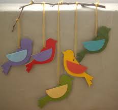 Easy And Inspiring Homemade Sukkah Decoration Crafts For Sukkot Family Holiday Net Guide To Family Holidays On The Internet Mobile Craft Sukkot Crafts Jewish Crafts