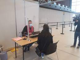 De skyhall biedt voldoende ruimte voor een groot vaccinatiecentrum, en dat in een uniek kader. Eerste Prikjes Gezet In Skyhall Zaventem Ring Tv Jouw Zender Jouw Nieuws