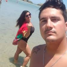 Sextou e assim como a atendente do bar, você não pode deixar de aproveitar  da melhor maneira possível o seu fim de semana, começando com chave de  ouro. A Yellow Box, é