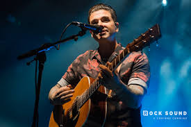 Dashboard confessional was one of the biggest cult bands of the early 2000s, with an angsty, visceral style of music responsible in part for teaching the masses the definition of emo. Dashboard Confessional Have Announced An Acoustic Tour News Rock Sound Magazine