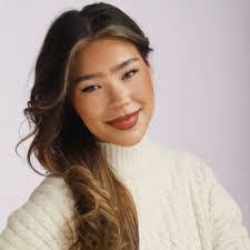 Lisa Gillham's Instagram, Twitter & Facebook