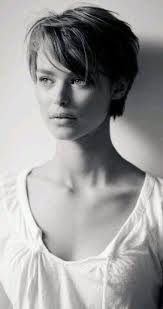 38 coupes de cheveux courtes Pixie pour cheveux épais