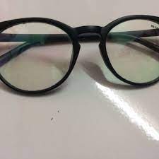 Ia merupakan alat bantuan penglihatan, perlindungan mata, atau untuk perlindungan daripada sinaran uv. Cermin Mata Bulat Women S Fashion Accessories On Carousell