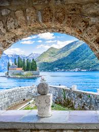Bei uns finden sie nicht nur die passende unterkunft für einen unvergesslichen urlaub in montenegro sondern auch zahlreiche ausflugsmöglichkeiten. Segelrevier Montenegro Segeln In Der Bucht Von Kotor Yachtico Com