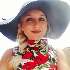 I wrote this for My Daughter..💔♥️💔♥️( the picture is not my daughter,  although it's beautiful,I just liked it for my poem!🥰)