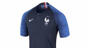 Michel moulin a provoqué la colère d'adil rami, en indiquant qu'il avait été retenu pour la coupe du monde parce qu'il avait le même agent que didier deschamps. Coupe Du Monde 2018 Les Maillots 2 Etoiles De L Equipe De France Deja En Stock En Cas De Victoire