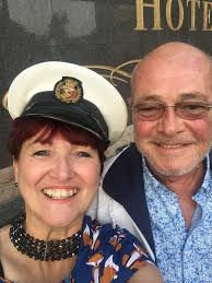 PHOTOS: Hundreds of former Queen Elizabeth 2 colleagues team up for glitzy  reunion