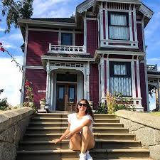 Throwback Du Mois Dernier Ou Je Tapais La Pose Depuis Le Manoir Des Soeurs Halliwell Charmed Lalife Carrollavenue Losangeles Echo Instagram Fashion Style