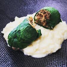 Rouleau D Epinards Vers De Tenebrions Minusfarm Et Champignons Sur Lit De Risotto Cremeux Un Regal Misez Sur L Avenir Mangez Des Insectes