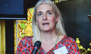 Gina Rutherford's Instagram, Twitter & Facebook