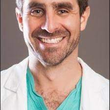 Desde hace días se venía especulando de una supuesta relación amorosa entre la miss chile daniela nicolás , y el doctor cristián arriagada . Cristian Arriagada I Drarriagada Twitter