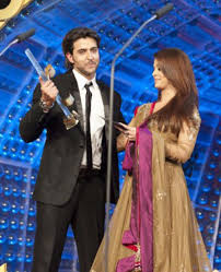 Bau3 Aishwarya Rai Bachchan Zee Cine Awards Red Carpet 4