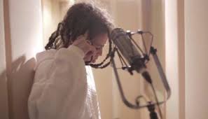 Cês pensa que fazer rap é tipo desfilar vou destilar… to deste lado neste lar de desde já me esticar que a conta eu pago ei. Flora Matos Lanca O Single Preta De Quebrada Parte 2 Bocada Forte Desde 1999