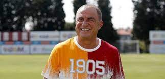 İlk yarıda farkı bulup soyunma odasına gitmeleri gerektiğini belirten terim hakem turgut doman'a da sert tepki gösterdi ve muhteşem bir yönetim gösteren bir hakem. Fatih Terim Onyekuru Ocak Ayindan Beri Takip Ettigimiz Bir Oyuncu Son Dakika Galatasaray Haberleri