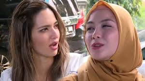 Bawang putih berkulit merah yaitu sinetron dari indonesia yang bergenre sebagai drama romantis, yang tayang pada awal tahun 14 januari 2020. Reuni Artis Sinetron Bawang Merah Bawang Putih Kejahatan Nia Ramadhani Dibongkar Revalina S Temat Surya Malang