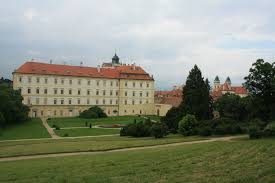 Schloss Feldsberg Valtice Chateau Valtice Tschechien Mit Bildern Burgen Und Schlosser Burg Schloss