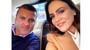 Birliktelikleri ile gündeme bomba gibi düşen buket aydın ve emir sarıgül, geçtiğimiz haftalarda sarıgül'ün yatta sibel can ile görüntülenmesinden sonra ayrılmıştı. Buket Aydin Ile Emir Sarigul Evlenecek Mi