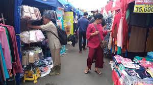 Kawasannya yang padat perkantoran dan pusat peberlanjaan, membuat tanah abang menjadi salah satu daerah yang banyak dicari di mana penjual grosir kaos polos murah di tanah abang. Mau Belanja Di Pkl Tanah Abang Ini Lho Daftar Harganya