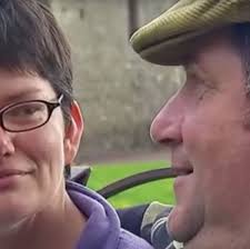 Emblématique de la téléréalité, les deux tourtereaux ont quand même vécu le pire malgré l'amour qui les unit. L Amour Est Dans Le Pre Gerard Toujours Avec Anne Marie Il Gaffe Et Devoile La Fin Femme Actuelle Le Mag