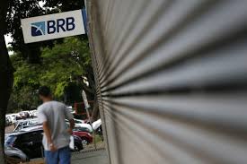 Dino interrompe julgamento, e uso de bens do DF para socorrer BRB segue liberado