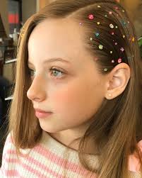 Be a Fruit loop in a world full of Cheerios.💗💜💚💛  *********************************** Se un Fruit loop en un mundo lleno de  Cheerios. . . #funnyquotes #quotes #girl #pic #fruitloops #cheerios #cute  #cutehairstyles #blondehair #