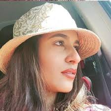 Email Address of @rusysantos Instagram Influencer Profile