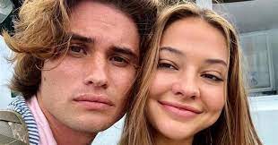 Hi we have a twitter page now. Bestatigt Outer Banks Costars Chase Stokes Und Madelyn Cline Sind Mit Irl Zusammen Die Besten Tipps Fur Unterhaltung Mode Beauty Fitness Und Essen Und Die Moglichkeit Alles An Einem Ort Einzukaufen