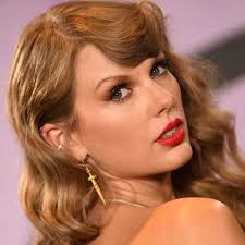 Laith Ashley Is Taylor Swift's Lover in Her New “Lavender Haze” Music Video 