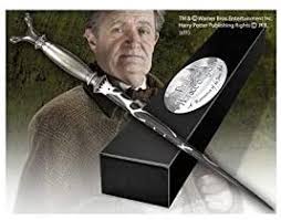 He also likes the company of the famous, the successful, and the powerful. Replica Wand Harry Potter Horace Slughorn Amazon De Spielzeug