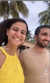 ونشرت دينا داش عبر حسابها على تطبيق تبادل الصور والفيديوهات القصيرة «إنستجرام» مقطع فيديو ظهرت فيه بفستان أسود قصير وصفه الجمهور بـ «غير اللائق». Ù…Ø¨Ù‡Ø¬Ø© ÙˆØ³Ø§Ø­Ø±Ø© Ø¯ÙŠÙ†Ø§ Ø¯Ø§Ø´ ÙˆØ²ÙˆØ¬Ù‡Ø§ ÙŠØ³ØªÙ…ØªØ¹Ø§Ù† Ø¨Ø´Ù‡Ø± Ø§Ù„Ø¹Ø³Ù„ Ø¨Ø¬Ø²Ø± Ø§Ù„Ù…Ø§Ù„Ø¯ÙŠÙ 10 ØµÙˆØ± Ø§Ù„ÙŠÙˆÙ… Ø§Ù„Ø³Ø§Ø¨Ø¹
