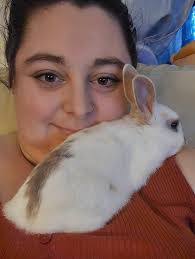 Vera Gross's Instagram, Twitter & Facebook