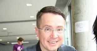 „po druhé dávce očkování mi v souladu se známými komplikacemi napůl ochrnul obličej. Roman Smucler Alchetron The Free Social Encyclopedia