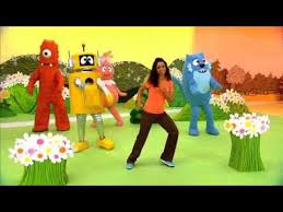 Stomp Stomp Out In Out And Squish Squish Re Pinned By Pediastaff Please Visit Http Ht Ly 63sn Gross Motor Activities Music For Kids Pediatric Therapy