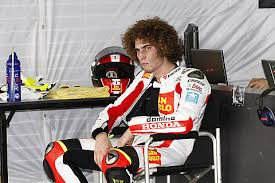 Marco simoncelli fondazione è un'organizzazione senza scopo di lucro con finalità morali ed umanitarie per conservare in modo dignitoso ed indelebile il ricordo di marco simoncelli. Simoncelli Zuruck An Der Piste Keine Verletzungen