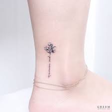 Untuk yang memiliki jiwa santai dan menyukai penampilan klasik dan minimalis, gambar tato keren dan simple adalah pilihan ideal. Unduh 94 Gambar Tato Keren Pergelangan Kaki Paling Modern