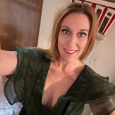 Does someone know when the super Sunday parade itself actually starts  tomorrow? They gather at noon but when do they start moving out? Ty.