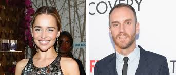 She studied at the drama centre london, appearing in a number of stage productions. Knutscher Auf Der Strasse Emilia Clarke Kusst Neuen Freund Promiflash De