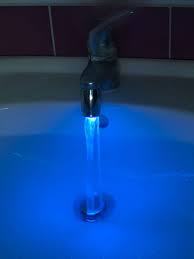 Mithilfe eines boilers und spezieller armaturen kann man kochendes wasser direkt aus dem wasserhahn zapfen. Gadgets Led Wasserhahn Seniorenuhr Mathpen Der Spiegel