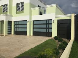One of our bestsellers in puerto rico! Metalurgia Puertas De Garaje En Aluminio Y Cristal Puerto Rico Disenos De Casas Diseno De Terraza Piscinas Modernas