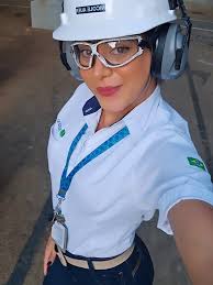 Dias de sol pedem um look à altura. Leveza e cor! 🌴