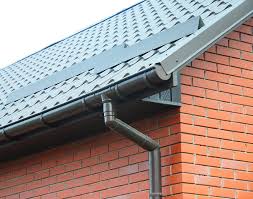 Med så mange ting å gjøre, kan du få lyt til å bli en ekstra uke eller så. Downspout Installation
