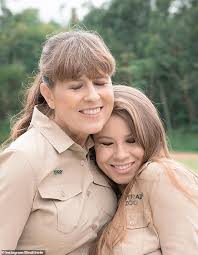Bindi irwin has just shared an adorable picture of her newborn daughter, grace, just a week in their first update as new parents, bindi irwin and her husband have just shared the most adorable pictures. Bindi Irwin Shares Three Generations Photo With Mother Terri 56 And Daughter Grace Warrior Todayuknews