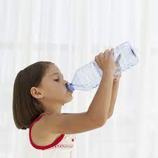 Flussigkeitsbedarf Bei Kindern Wie Viel Sollte Ihr Kind Trinken Elternwissen Com